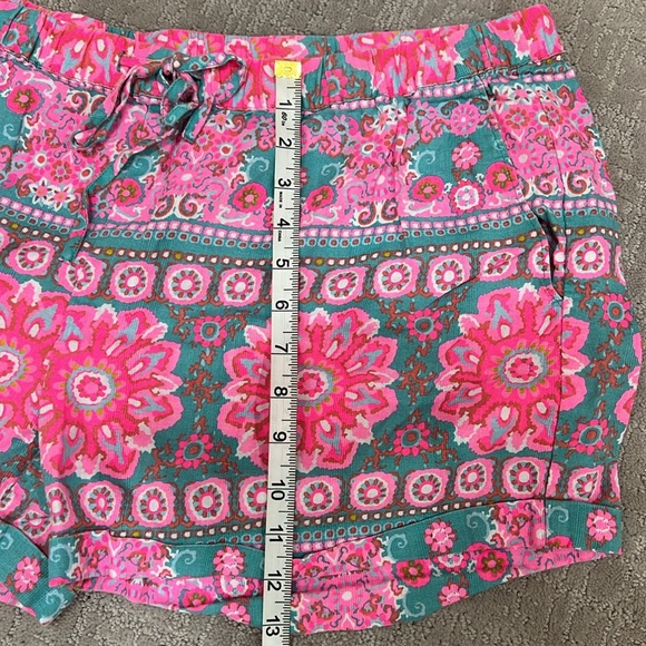 Authentic Vineyard vines women’s shorts - Picture 7 of 8